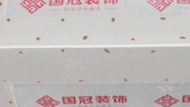 防銹工藝標(biāo)準(zhǔn)：所有石膏板吊頂、隔墻的釘眼必須采用防銹漆處理，以免后期返銹。